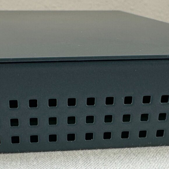 TP-Link TL-SG108 8-Port Gigabit Plug & Play Desktop Switch 10/100/1000Mbp Switch - Picture 9 of 16